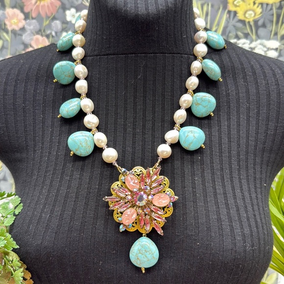 ⭐️Adorned Crown Jewelry assemblage pearl turquoise pink crystal chunky necklace - Picture 1 of 10